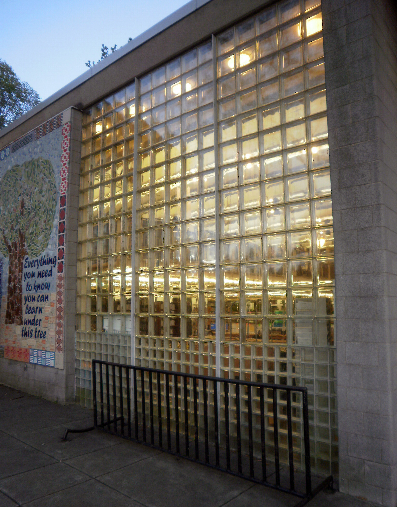 Glass Block Accent Walls Features and Options